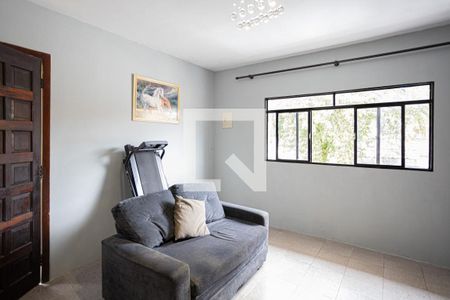 Casa à venda com 90m², 1 quarto e 2 vagasSala