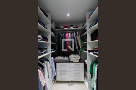 Casa à venda com 234m², 3 quartos e 4 vagasQuarto Suíte