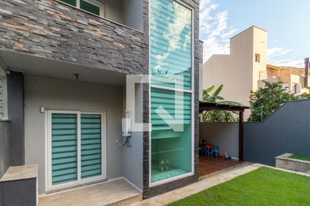 Casa à venda com 234m², 3 quartos e 4 vagasQuintal