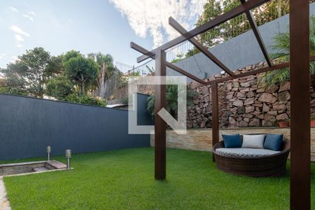 Casa à venda com 234m², 3 quartos e 4 vagasQuintal