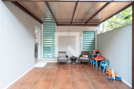 Casa à venda com 234m², 3 quartos e 4 vagasQuintal