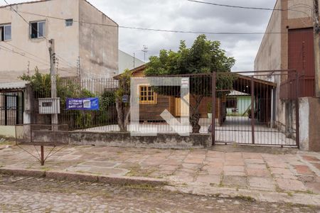 Fachada de casa à venda com 5 quartos, 300m² em Sarandi, Porto Alegre