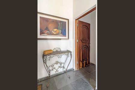 Casa à venda com 400m², 8 quartos e 1 vagaEntrada Casa 2