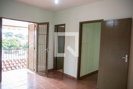 Casa à venda com 250m², 4 quartos e 2 vagasQuarto Suite 2 - Casa Fundos