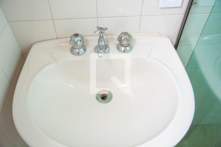 Casa à venda com 250m², 4 quartos e 2 vagasBanheiro suite 2 - Casa Fundos