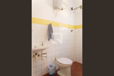 Casa à venda com 172m², 5 quartos e 5 vagas Casa à venda com 172m², 5 quartos e 5 vagasBanheiro de Serviço