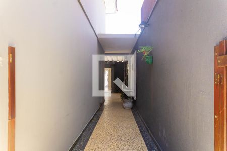 Casa à venda com 172m², 5 quartos e 5 vagas Casa à venda com 172m², 5 quartos e 5 vagasCorredor Lateral