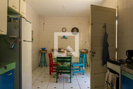 Casa à venda com 172m², 5 quartos e 5 vagas Casa à venda com 172m², 5 quartos e 5 vagasCozinha