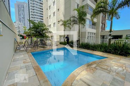 Apartamento à venda com 86m², 3 quartos e 2 vagas Apartamento à venda com 86m², 3 quartos e 2 vagasÁrea comum - Piscina
