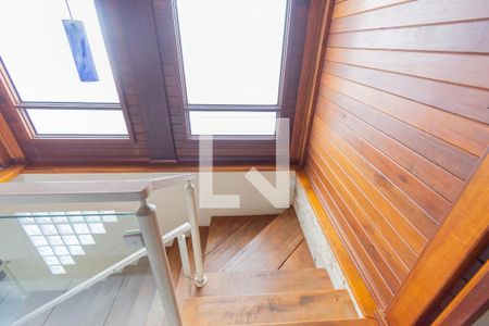 Casa à venda com 300m², 5 quartos e 4 vagasEscada