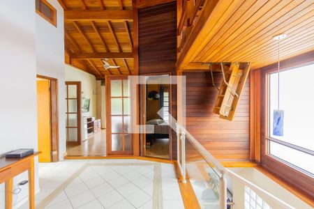 Casa à venda com 300m², 5 quartos e 4 vagasCorredor