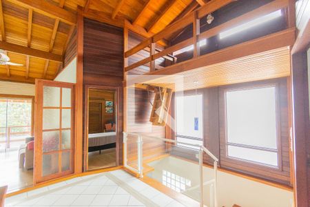 Casa à venda com 300m², 5 quartos e 4 vagasCorredor