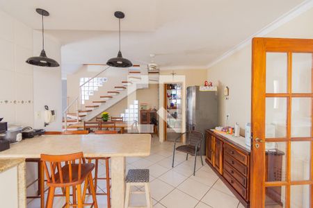 Casa à venda com 300m², 5 quartos e 4 vagasCozinha