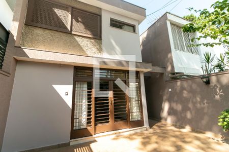 Casa à venda com 134m², 3 quartos e 2 vagas Casa à venda com 134m², 3 quartos e 2 vagasFachada