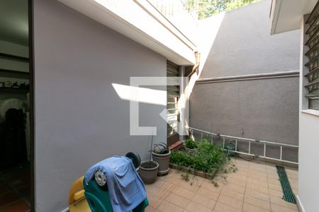 Casa à venda com 134m², 3 quartos e 2 vagas Casa à venda com 134m², 3 quartos e 2 vagasArea externa
