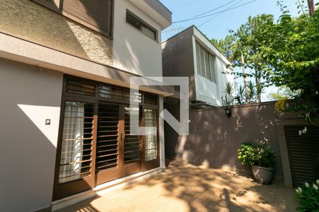 Casa à venda com 134m², 3 quartos e 2 vagas Casa à venda com 134m², 3 quartos e 2 vagasArea externa