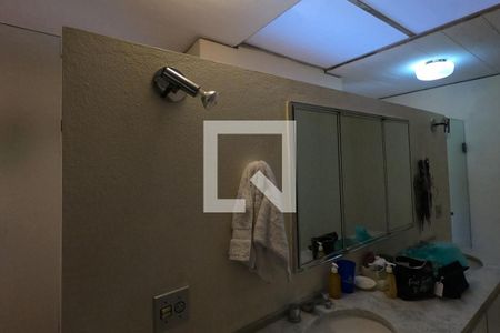 Casa à venda com 500m², 3 quartos e 8 vagasBanheiro da Suíte 3