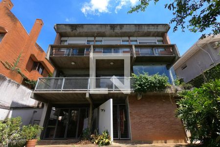 Casa à venda com 500m², 3 quartos e 8 vagasFachada Fundos