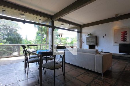 Sala de casa à venda com 3 quartos, 500m² em Jardim Guedala, São Paulo