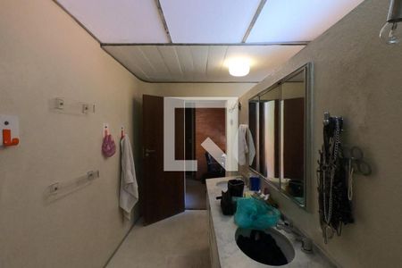 Casa à venda com 500m², 3 quartos e 8 vagasBanheiro da Suíte 3