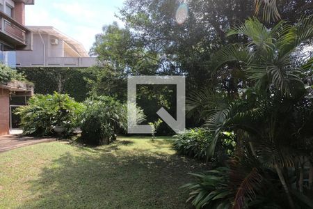 Casa à venda com 500m², 3 quartos e 8 vagasQuintal