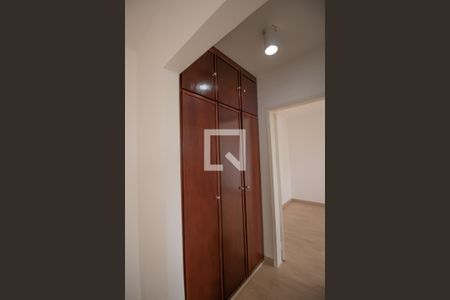 Corredor - Armário de apartamento para alugar com 1 quarto, 50m² em Saúde, São Paulo