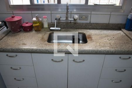 Casa à venda com 100m², 3 quartos e 2 vagas Casa à venda com 100m², 3 quartos e 2 vagasPia