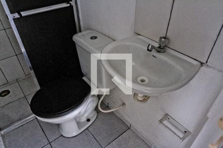 Banheiro de kitnet/studio para alugar com 1 quarto, 25m² em Vila Bandeirantes, São Paulo