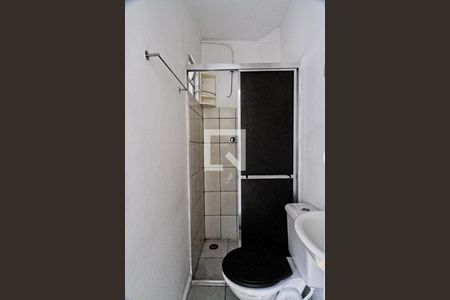 Banheiro de kitnet/studio para alugar com 1 quarto, 25m² em Vila Bandeirantes, São Paulo