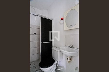 Banheiro de kitnet/studio para alugar com 1 quarto, 25m² em Vila Bandeirantes, São Paulo