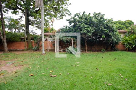 Casa à venda com 237m², 3 quartos e 3 vagas Casa à venda com 237m², 3 quartos e 3 vagasQuintal