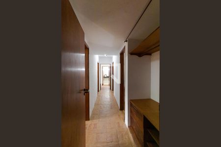 Casa à venda com 237m², 3 quartos e 3 vagas Casa à venda com 237m², 3 quartos e 3 vagasCorredor