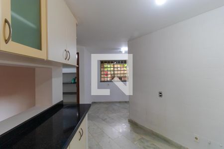 Casa à venda com 237m², 3 quartos e 3 vagas Casa à venda com 237m², 3 quartos e 3 vagasCozinha