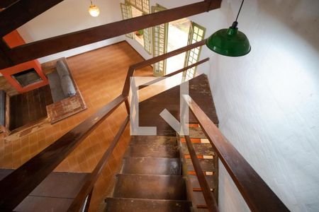 Casa à venda com 237m², 3 quartos e 3 vagas Casa à venda com 237m², 3 quartos e 3 vagasEscada