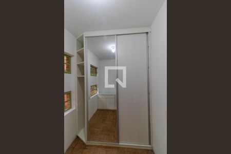 Casa à venda com 237m², 3 quartos e 3 vagas Casa à venda com 237m², 3 quartos e 3 vagasCloset