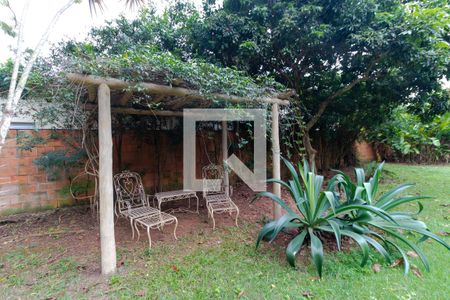 Casa à venda com 237m², 3 quartos e 3 vagas Casa à venda com 237m², 3 quartos e 3 vagaspergolado