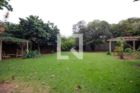 Casa à venda com 237m², 3 quartos e 3 vagas Casa à venda com 237m², 3 quartos e 3 vagasQuintal