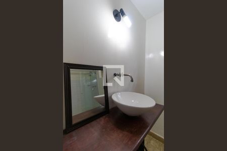 Casa à venda com 237m², 3 quartos e 3 vagas Casa à venda com 237m², 3 quartos e 3 vagasBanheiro 01