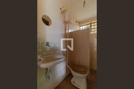 Casa à venda com 237m², 3 quartos e 3 vagas Casa à venda com 237m², 3 quartos e 3 vagasBanheiro de Serviço