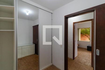 Casa à venda com 237m², 3 quartos e 3 vagas Casa à venda com 237m², 3 quartos e 3 vagasCloset