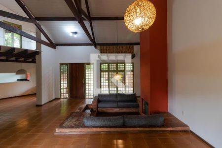 Casa à venda com 237m², 3 quartos e 3 vagas Casa à venda com 237m², 3 quartos e 3 vagasSalas