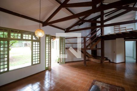 Casa à venda com 237m², 3 quartos e 3 vagas Casa à venda com 237m², 3 quartos e 3 vagasSalas