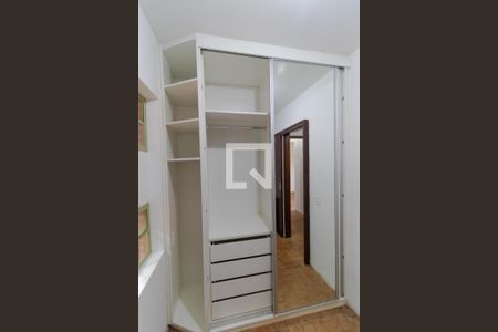 Casa à venda com 237m², 3 quartos e 3 vagas Casa à venda com 237m², 3 quartos e 3 vagasCloset - Armário