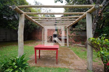 Casa à venda com 237m², 3 quartos e 3 vagas Casa à venda com 237m², 3 quartos e 3 vagasChurrasqueira