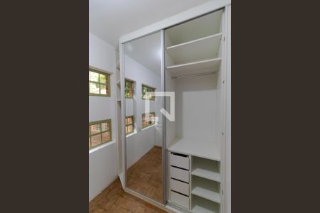 Casa à venda com 237m², 3 quartos e 3 vagas Casa à venda com 237m², 3 quartos e 3 vagasCloset - Armário