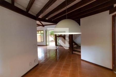 Casa à venda com 237m², 3 quartos e 3 vagas Casa à venda com 237m², 3 quartos e 3 vagasSala de Jantar