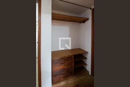 Casa à venda com 237m², 3 quartos e 3 vagas Casa à venda com 237m², 3 quartos e 3 vagasCorredor -Armário