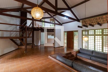 Casa à venda com 237m², 3 quartos e 3 vagas Casa à venda com 237m², 3 quartos e 3 vagasSalas