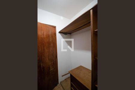 Casa à venda com 237m², 3 quartos e 3 vagas Casa à venda com 237m², 3 quartos e 3 vagasCloset da Suíte