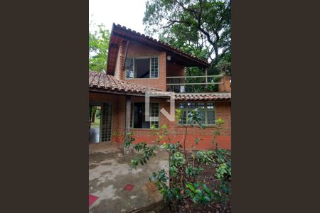 Casa à venda com 237m², 3 quartos e 3 vagas Casa à venda com 237m², 3 quartos e 3 vagasFachada